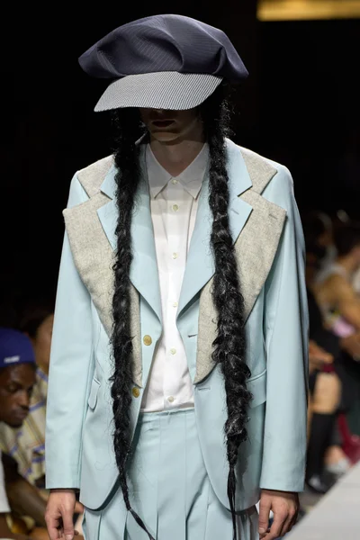 Look 60